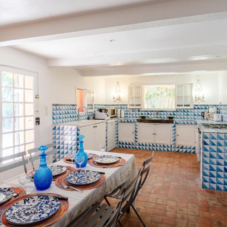 Unique & artistic country house, close to Aix - Villa - 9
