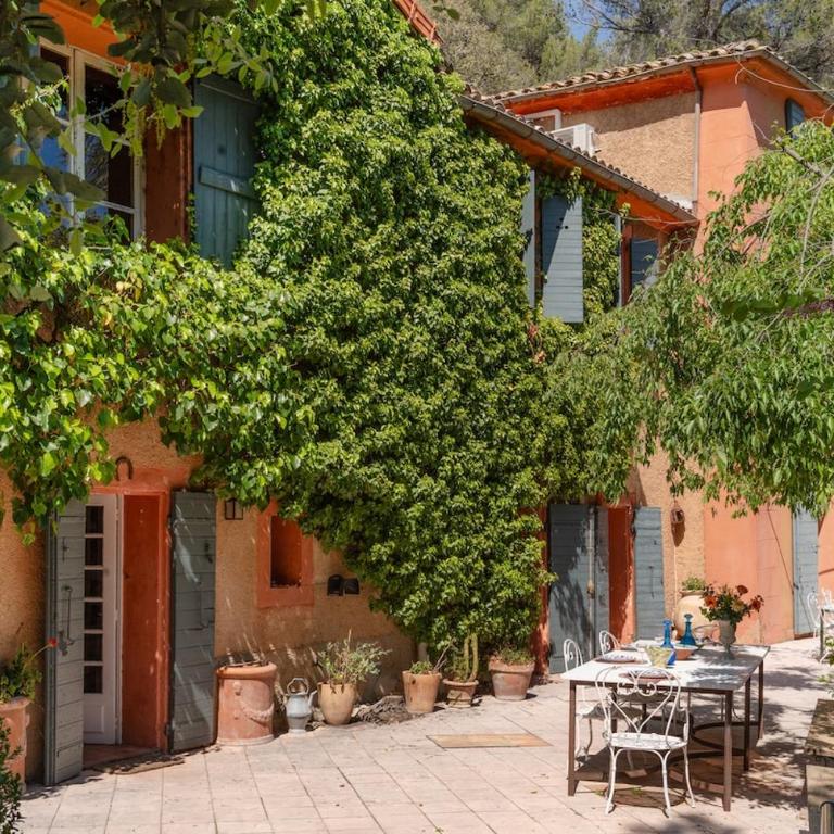 Unique & artistic country house, close to Aix - Villa - 17