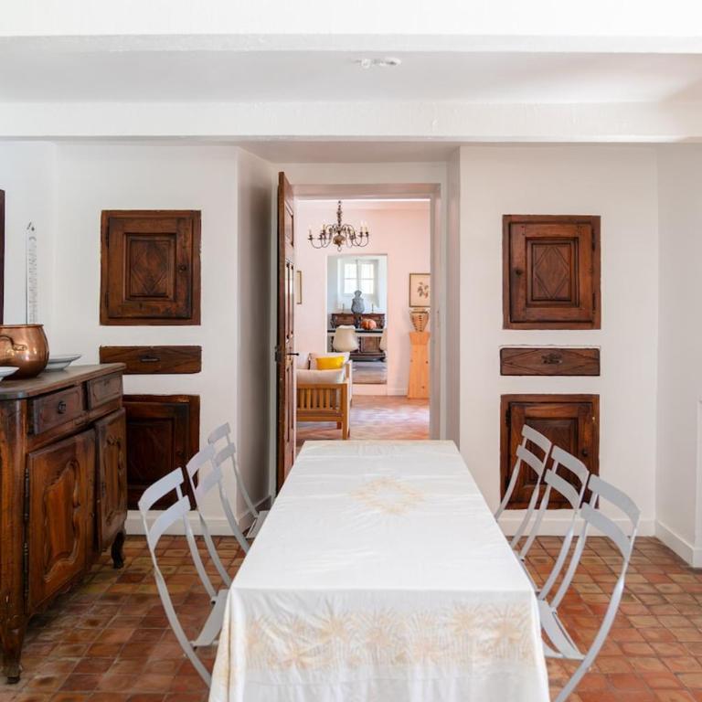 Unique & artistic country house, close to Aix - Villa - 20
