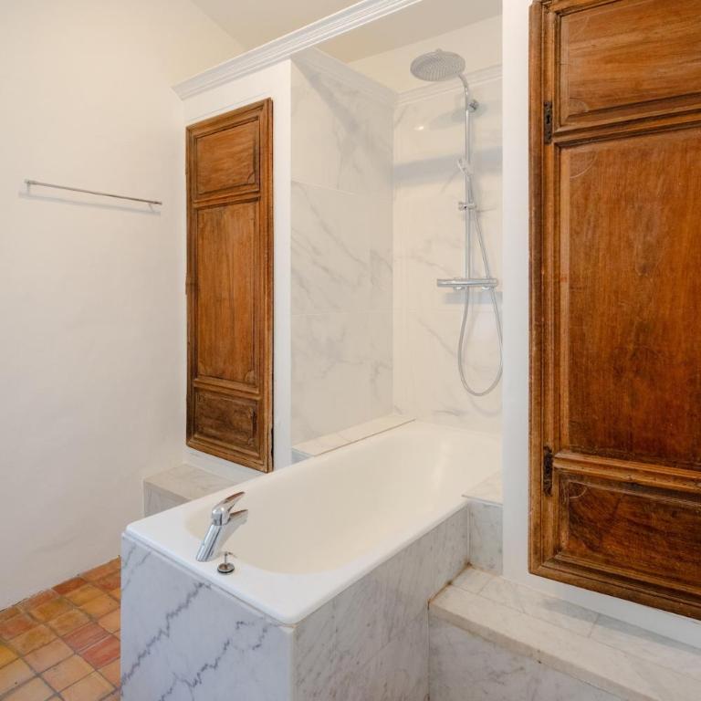 Unique & artistic country house, close to Aix - Villa - 25