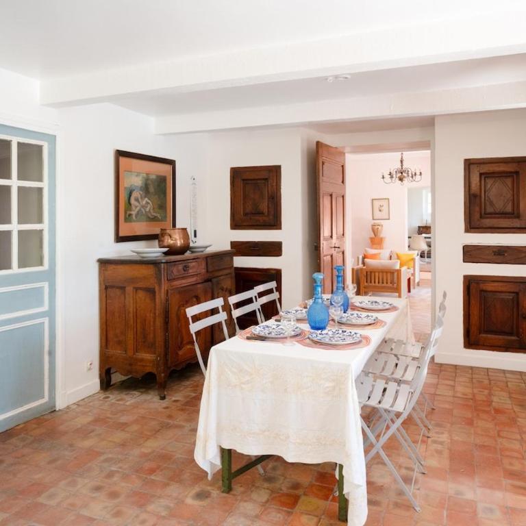 Unique & artistic country house, close to Aix - Villa - 28