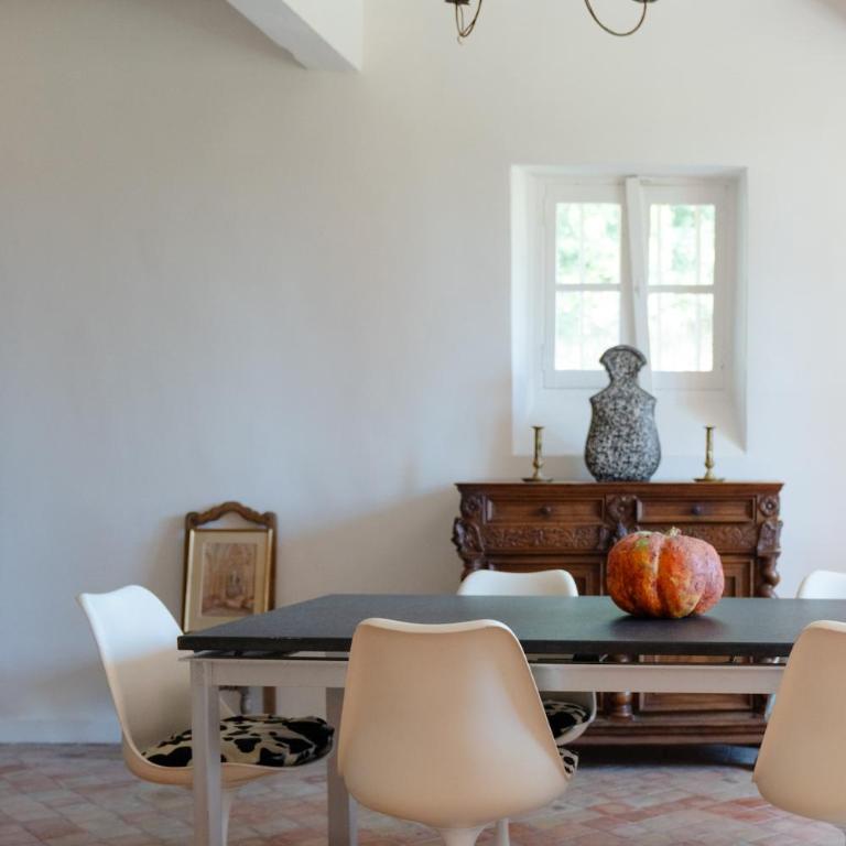 Unique & artistic country house, close to Aix - Villa - 30