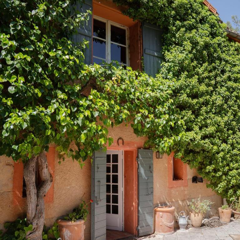 Unique & artistic country house, close to Aix - Villa - 32