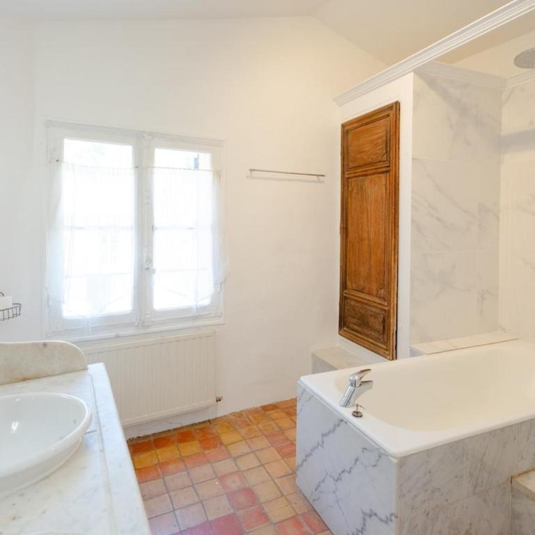 Unique & artistic country house, close to Aix - Villa - 37