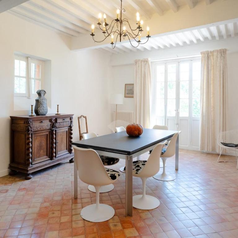 Unique & artistic country house, close to Aix - Villa - 44