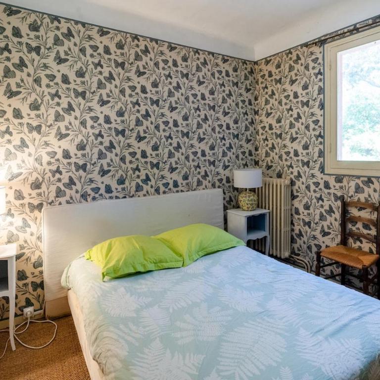 Unique & artistic country house, close to Aix - Villa - 46