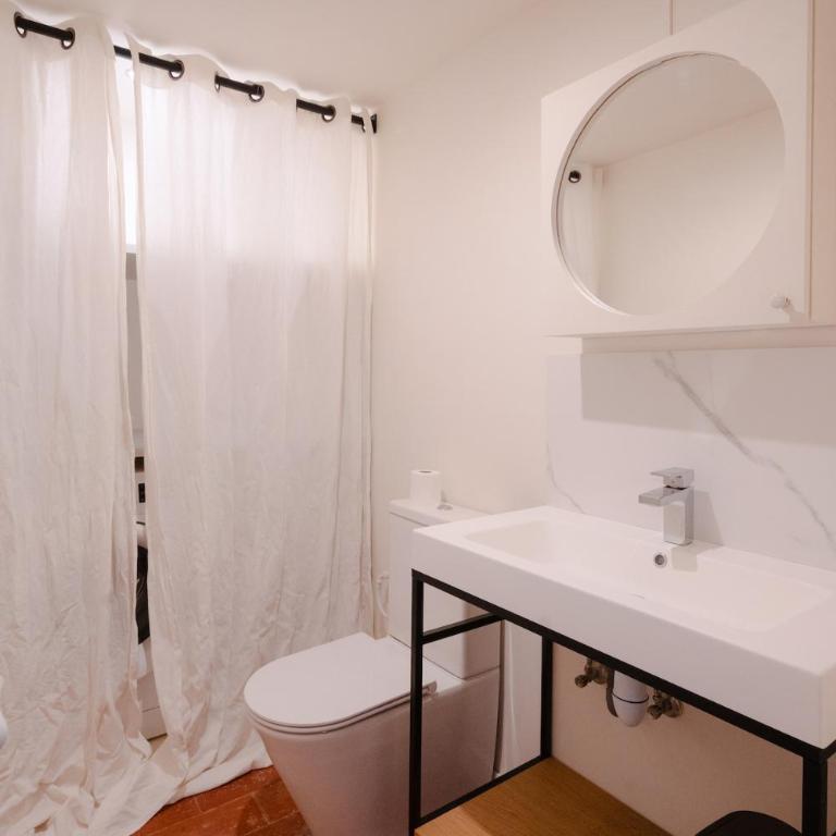 Unique & artistic country house, close to Aix - Villa - 50