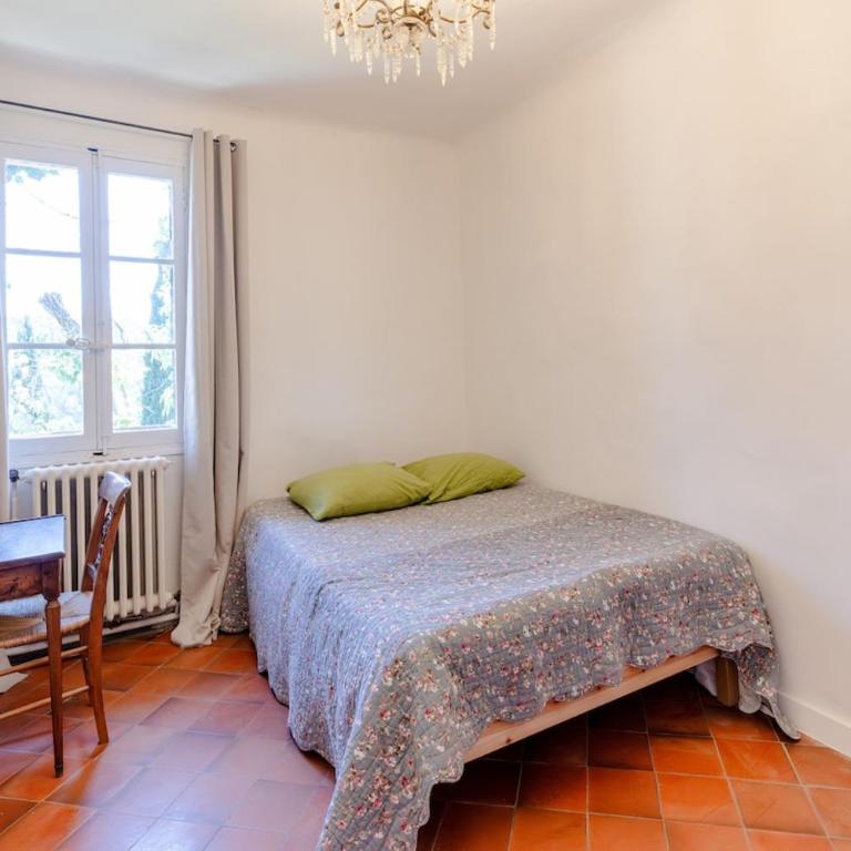 Unique & artistic country house, close to Aix - Villa - 53