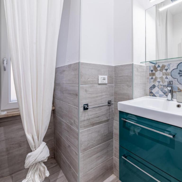 Cozy Enna Rooms - Metro Re di Roma & WiFi - Camera Matrimoniale con Bagno Privato Esterno - 5