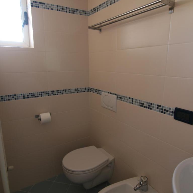 Miltontre Guest House - Triple Room with Private Bathroom - 24