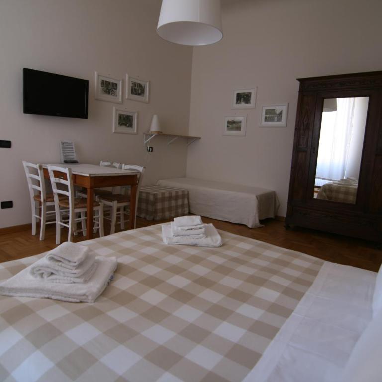 Miltontre Guest House - Triple Room with Private Bathroom - 10