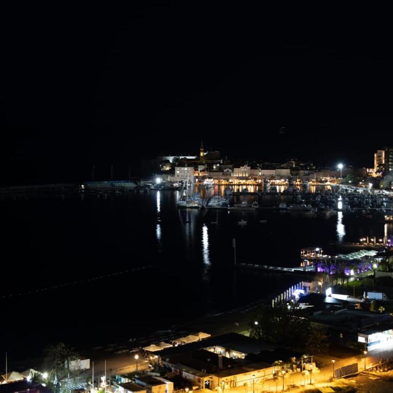 Amazing views luxury apartments in hotel Tre canne with free garage parking - One-Bedroom Apartment - 2