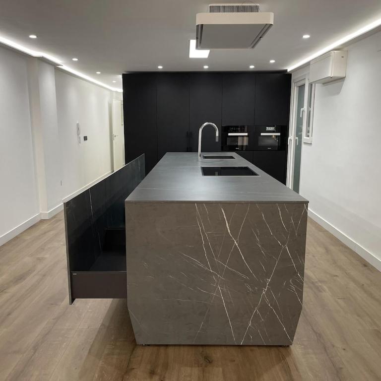 Luxury home at center - Three-Bedroom Premium Apartment - 4