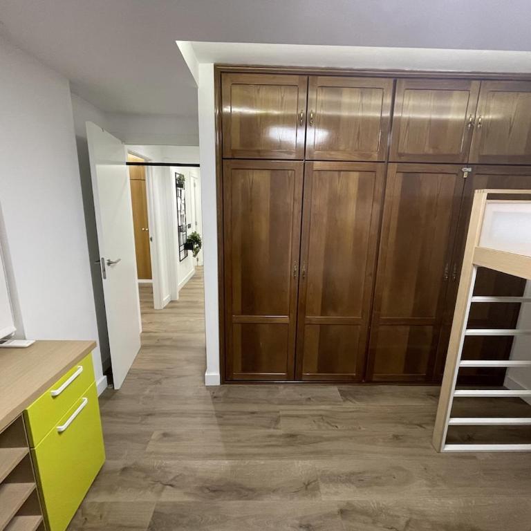 Luxury home at center - Three-Bedroom Premium Apartment - 8
