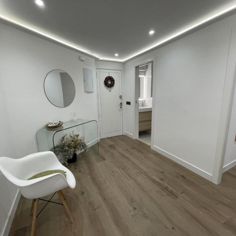 Luxury home at center - Three-Bedroom Premium Apartment - 10