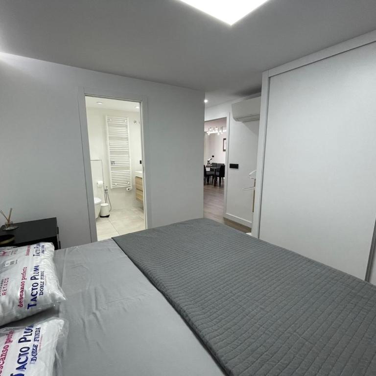 Luxury home at center - Three-Bedroom Premium Apartment - 12