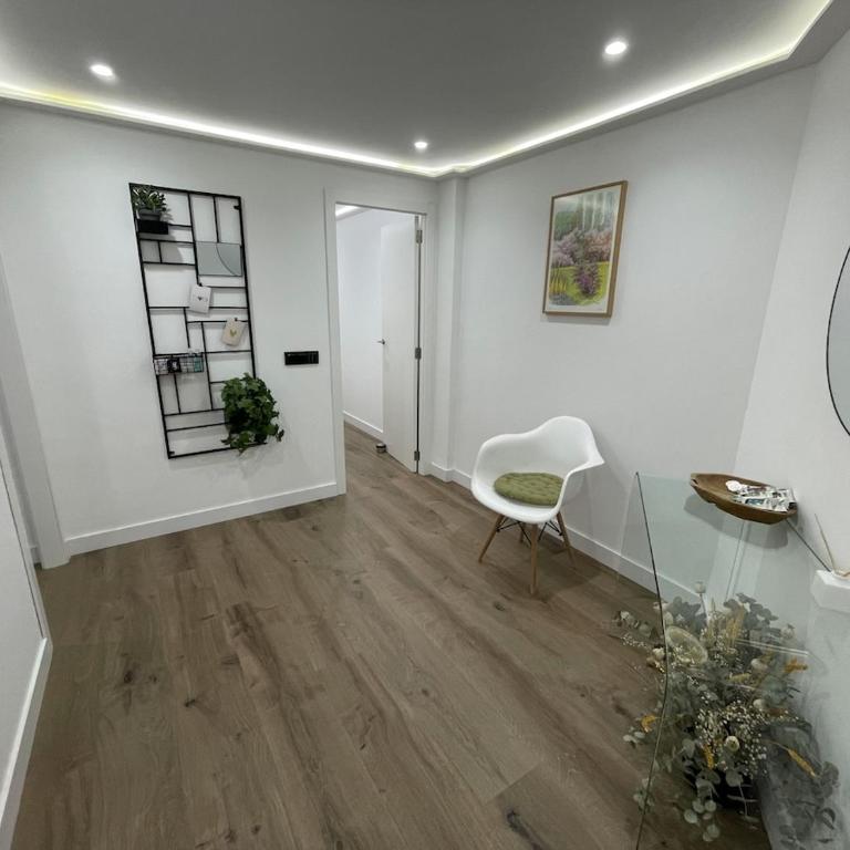 Luxury home at center - Three-Bedroom Premium Apartment - 18
