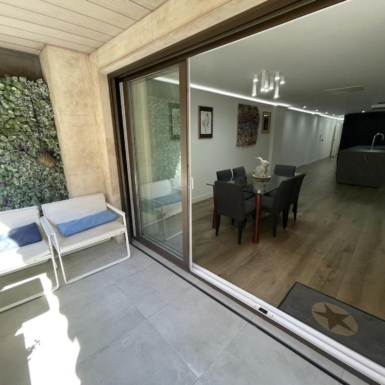 Luxury home at center - Three-Bedroom Premium Apartment - 21