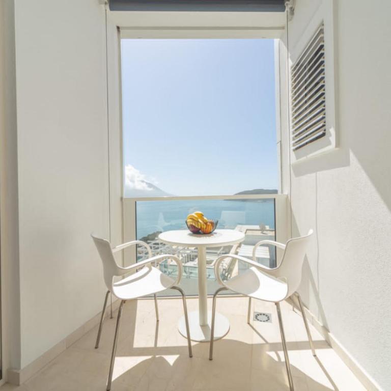 Amazing views luxury apartments in hotel Tre canne with free garage parking - One-Bedroom Apartment - 6