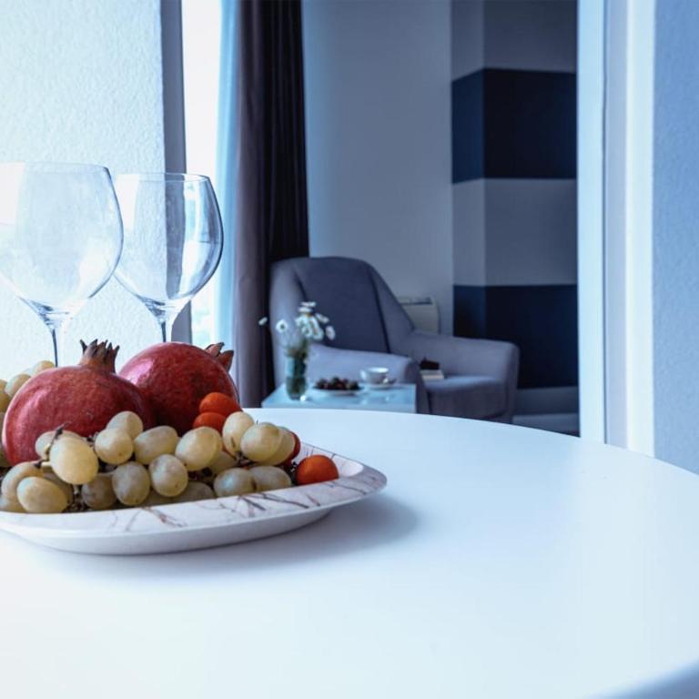 Amazing views luxury apartments in hotel Tre canne with free garage parking - One-Bedroom Apartment - 14