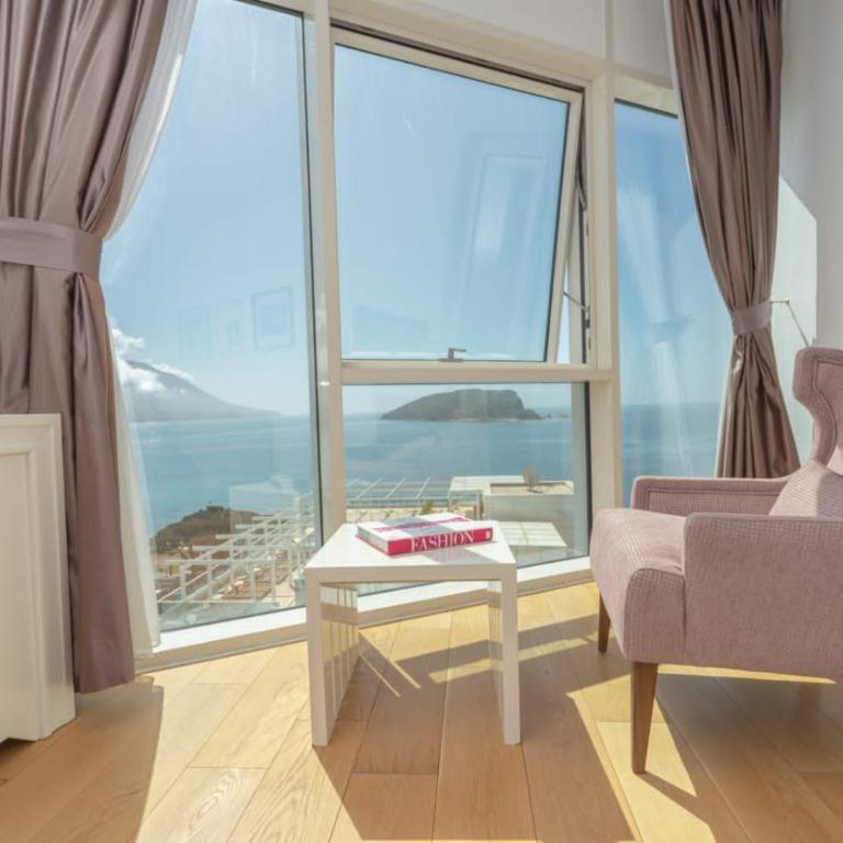 Amazing views luxury apartments in hotel Tre canne with free garage parking - One-Bedroom Apartment - 17