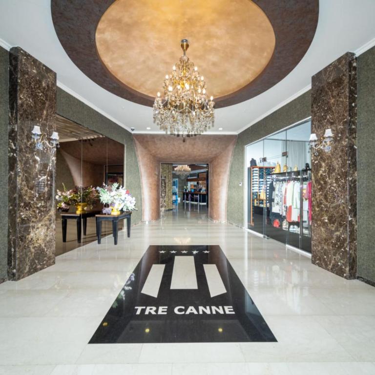 Amazing views luxury apartments in hotel Tre canne with free garage parking - One-Bedroom Apartment - 31