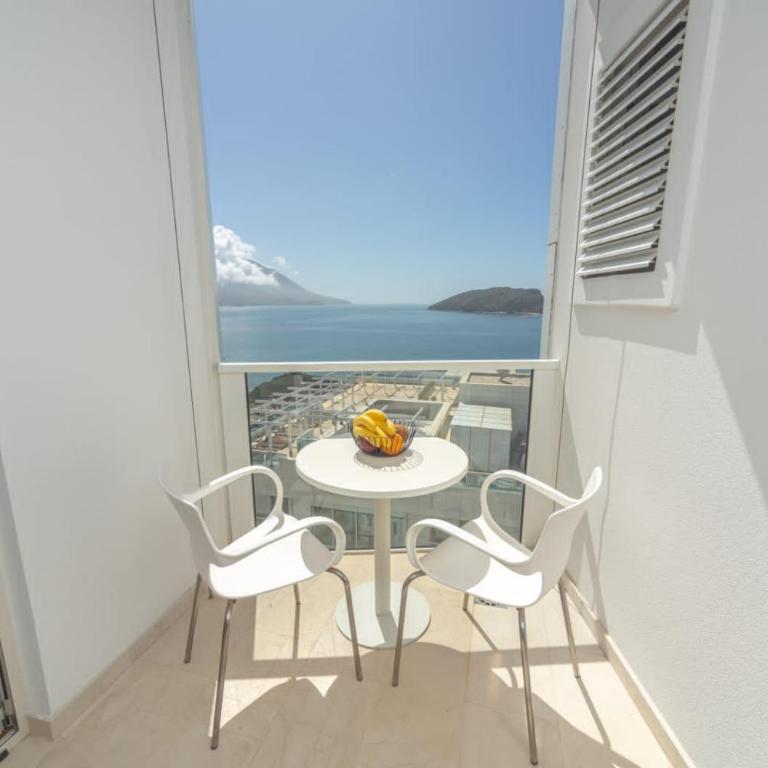 Amazing views luxury apartments in hotel Tre canne with free garage parking - One-Bedroom Apartment - 37