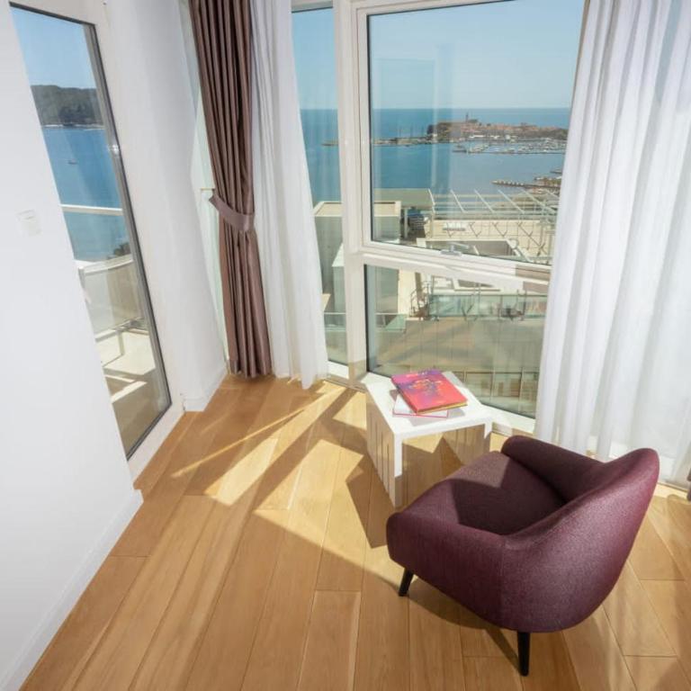 Amazing views luxury apartments in hotel Tre canne with free garage parking - One-Bedroom Apartment - 59