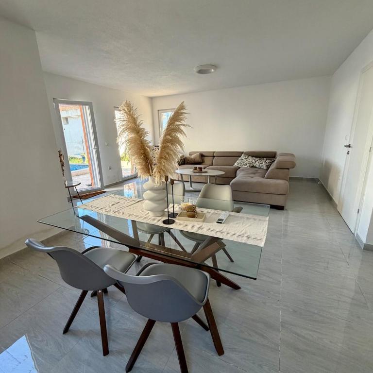 FERIENHAUS in Dobra Voda !! Pool & Dachterrasse - Vacation Home - 10