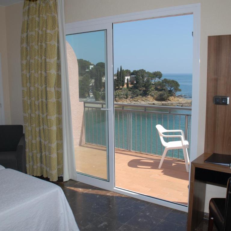 Hotel Grifeu y Restaurant - Costa Brava - Habitación Doble con balcón y vistas al mar - 4