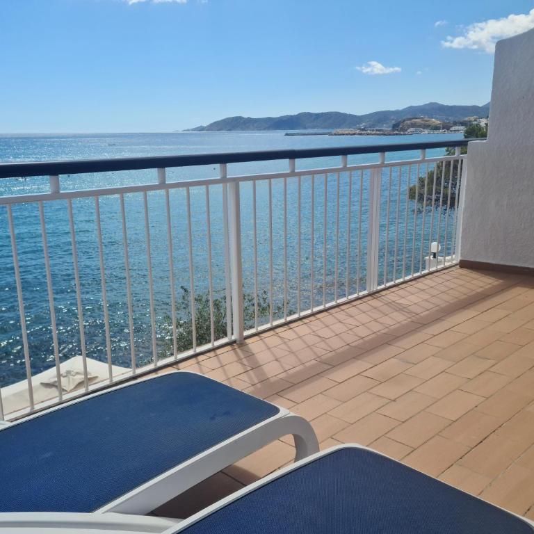 Hotel Grifeu y Restaurant - Costa Brava - Habitación Doble con balcón y vistas al mar - 8