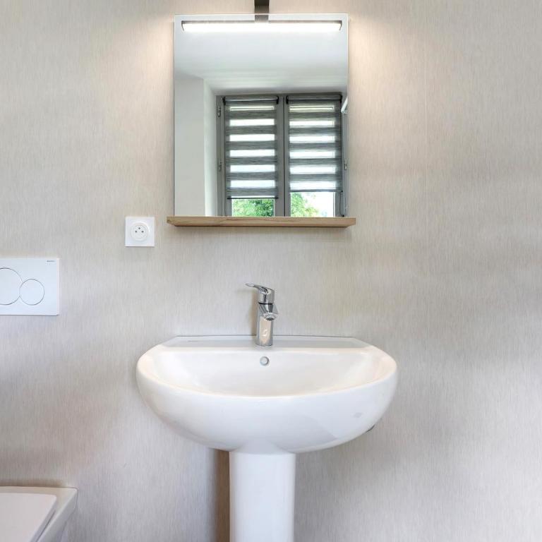 L'auberge le Toit Vert - Chambre Double - Accessible aux Personnes à Mobilité Réduite - 10