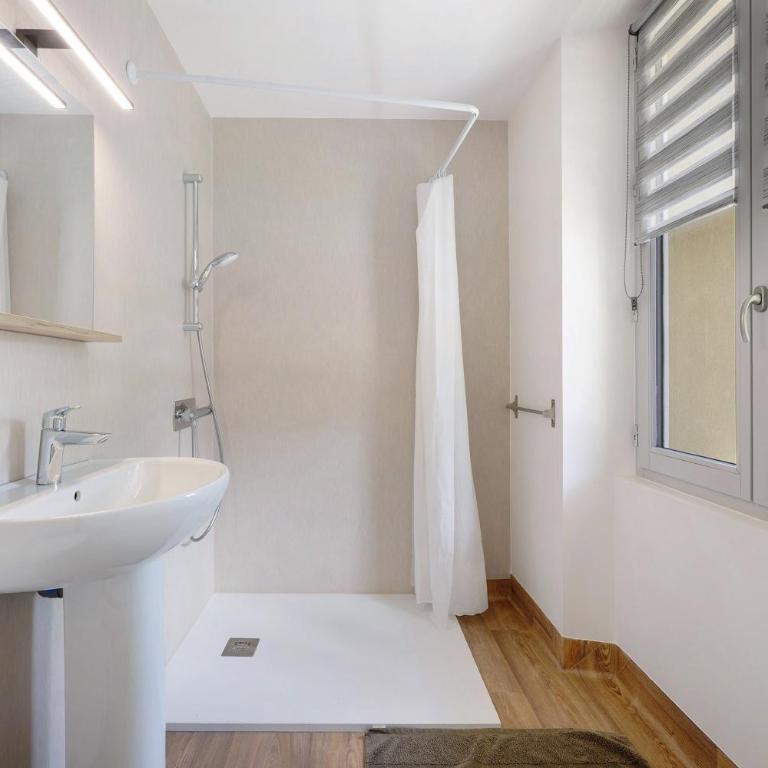 L'auberge le Toit Vert - Chambre Double - Accessible aux Personnes à Mobilité Réduite - 9