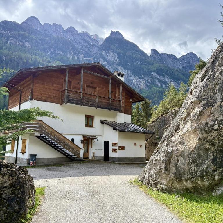 Dolomites Red Heart Lake View - Appartamento con Vista Lago - 35