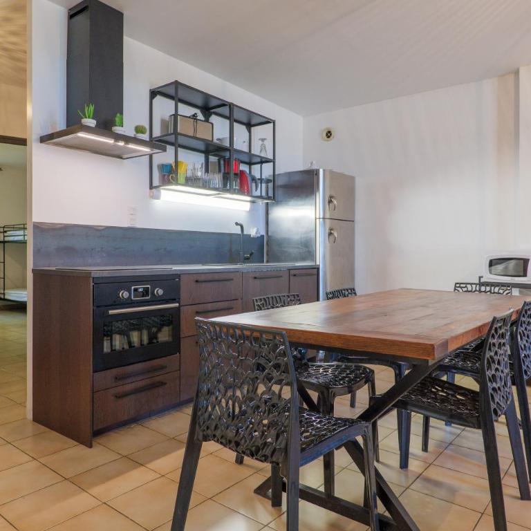 Gite le Parc - Two-Bedroom Deluxe Apartment with Garden View - 4