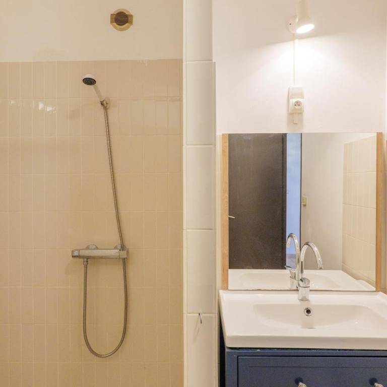 Gite le Parc - Two-Bedroom Deluxe Apartment with Garden View - 11