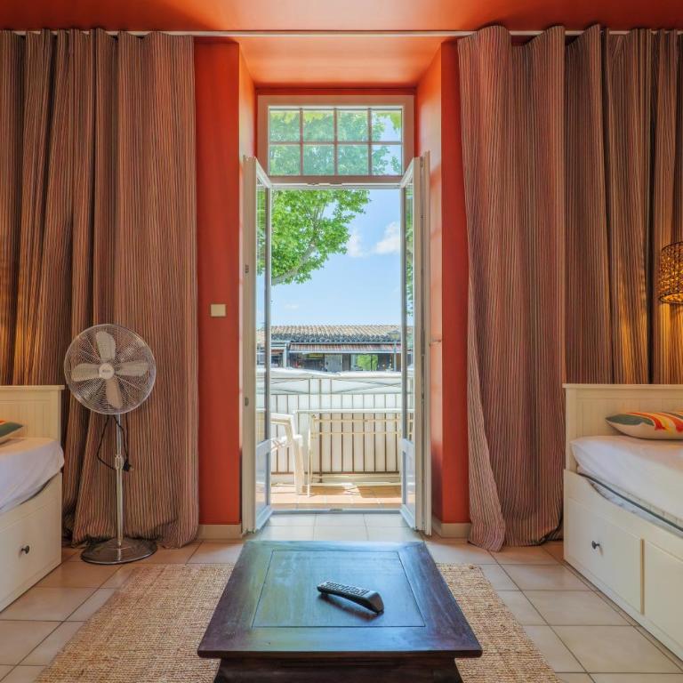 Gite le Parc - Two-Bedroom Deluxe Apartment with Garden View - 15