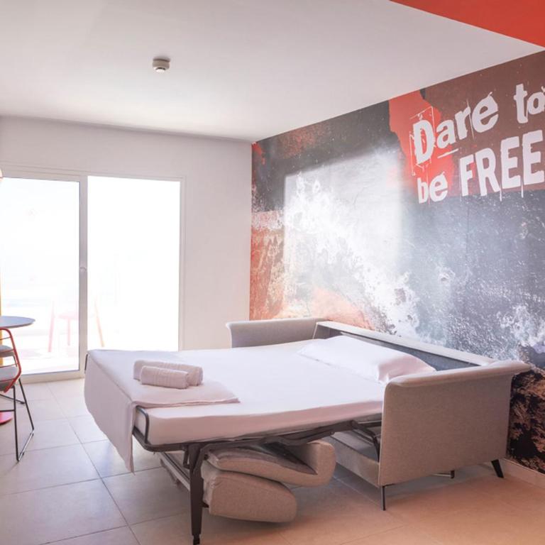 Sholeo Lodges Los Gigantes - The Loop suite pool view - 7