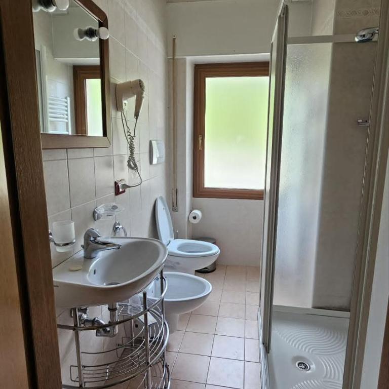 Albergo passo Brocon - Standard Zweibettzimmer mit Bergblick - 6