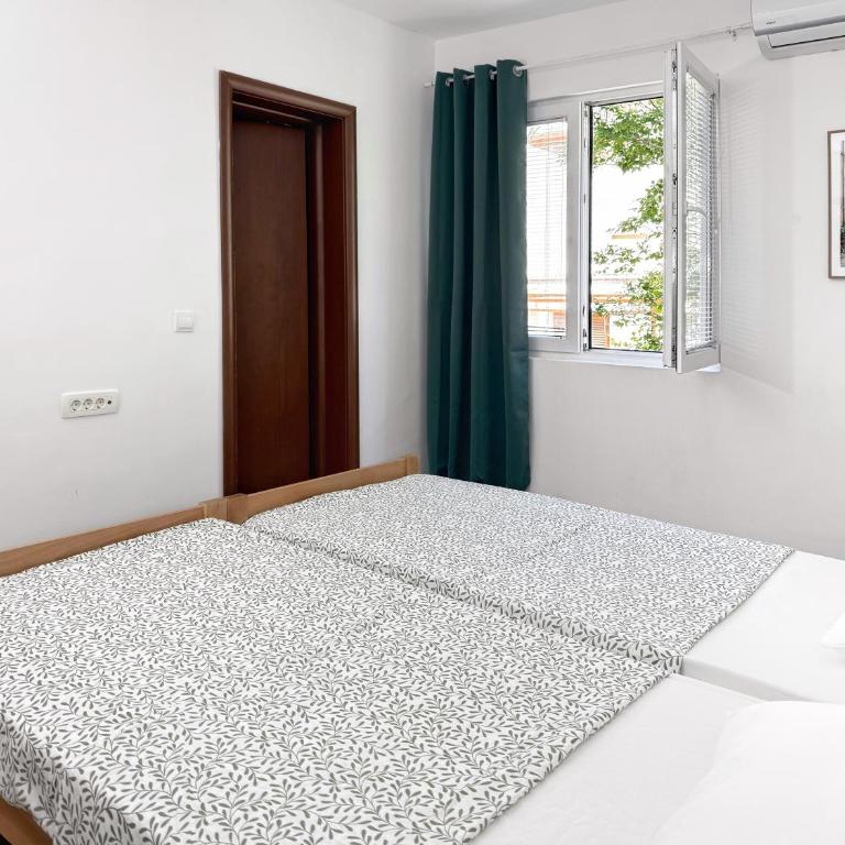 Villa Sara Wellness, Bar, Sutomore - Standardna Dvokrevetna Soba sa Zasebnim Krevetima i Pogledom na Planine - 4