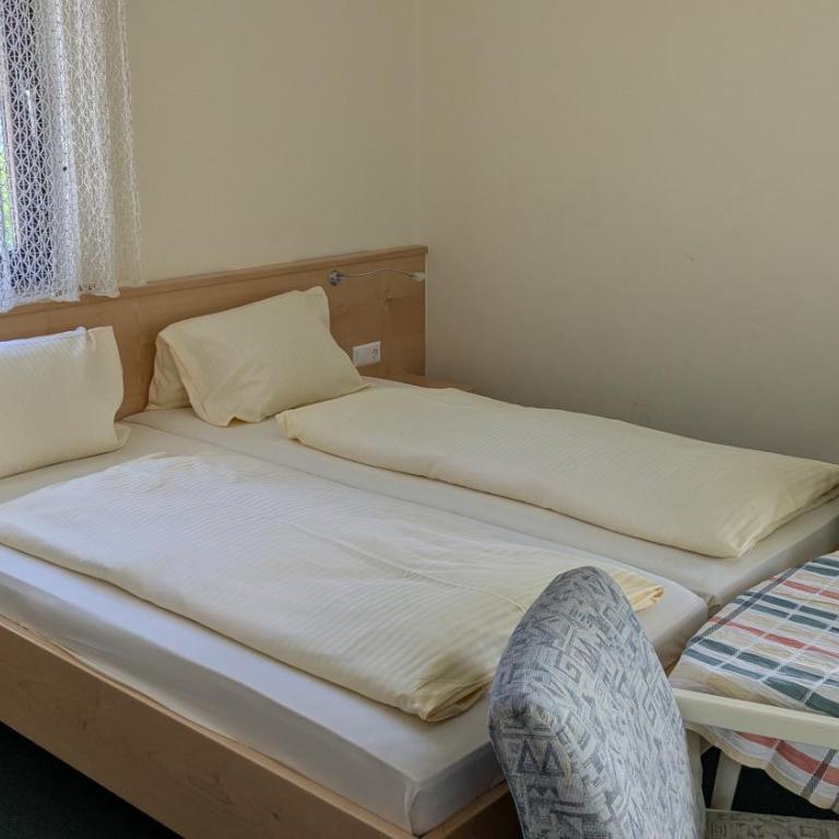 Hotel Garni Vindobona - Doppelzimmer mit Balkon - 3