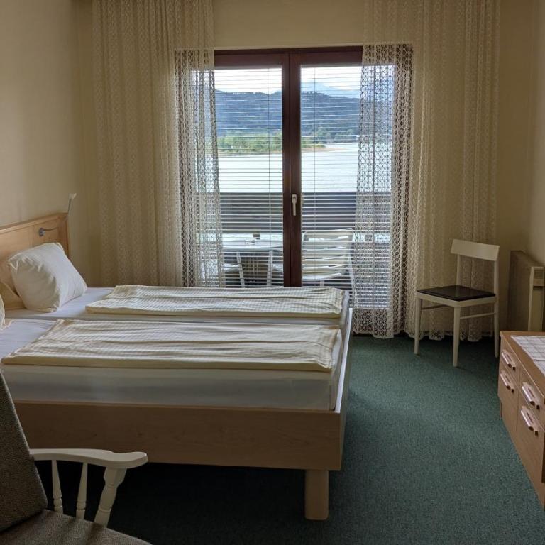 Hotel Garni Vindobona - Doppelzimmer mit Zustellbett - 1