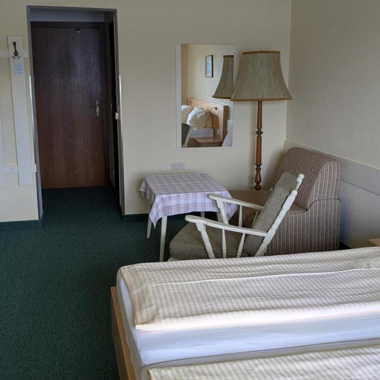 Hotel Garni Vindobona - Doppelzimmer mit Zustellbett - 2
