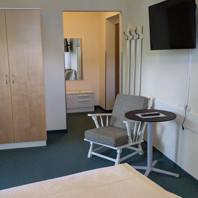 Hotel Garni Vindobona - Doppelzimmer mit Balkon - 6