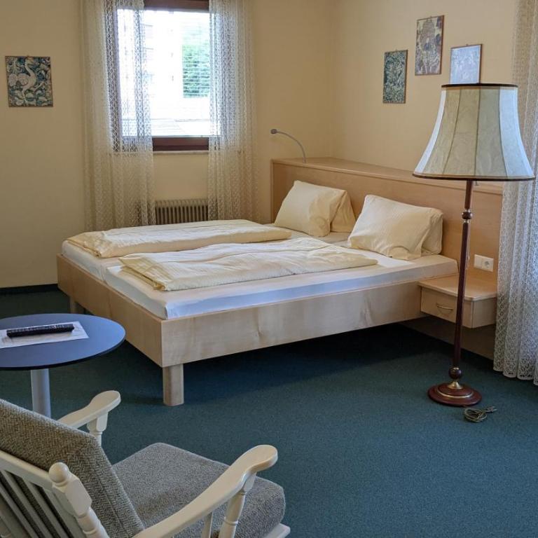 Hotel Garni Vindobona - Doppelzimmer mit Balkon - 4
