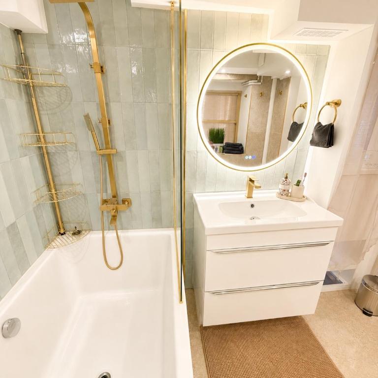 Quiet Private Apartment - 2min Train Station - 5min Palais Croisette - Private entrance - Appartement 2 Chambres avec Terrasse - 21