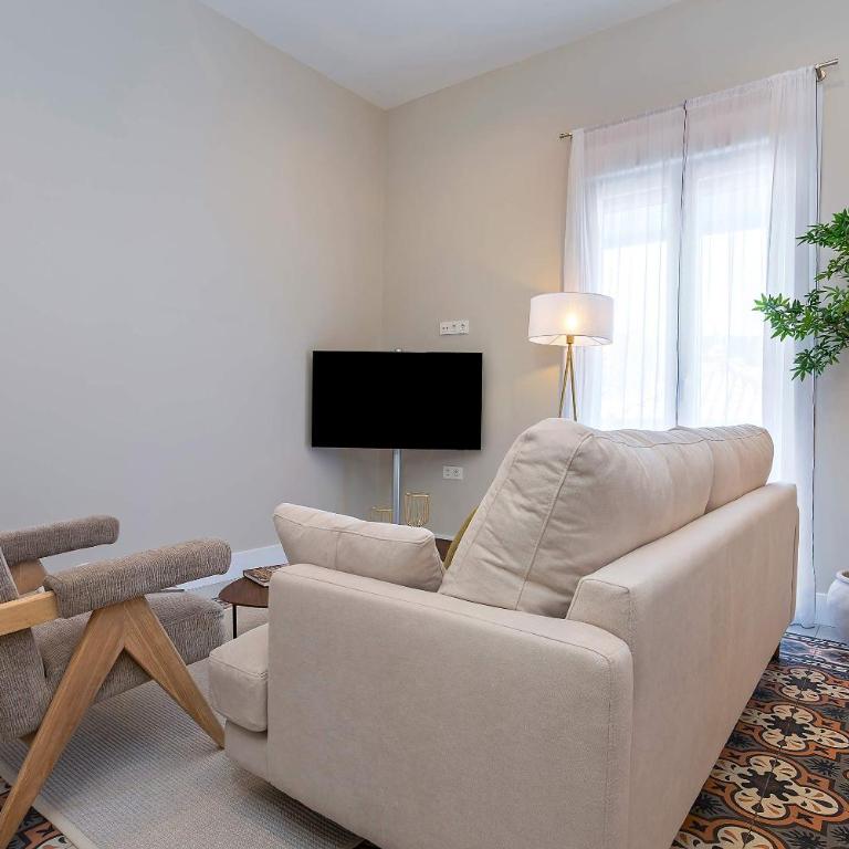Genteel Home San Anton Granada - Three-Bedroom Apartment with Balcony - 3