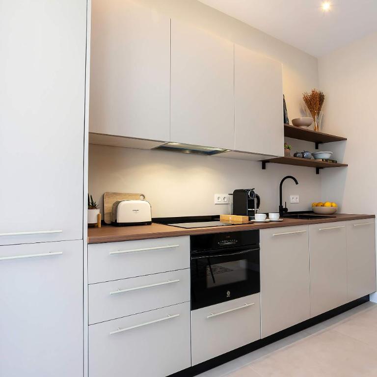 Genteel Home San Anton Granada - Three-Bedroom Apartment with Balcony - 7