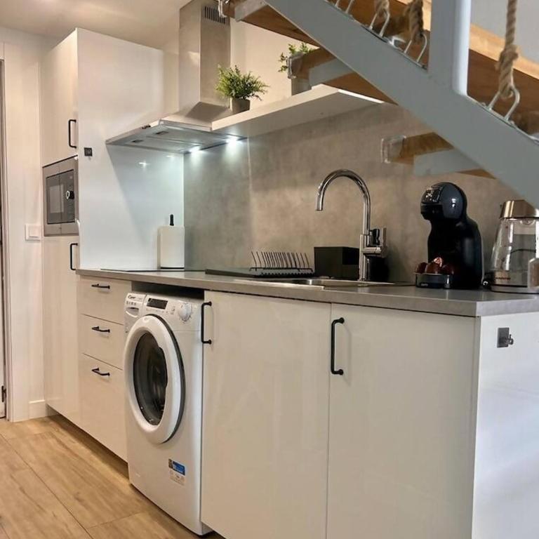 Modern Loft near Roig Arena - One-Bedroom Apartment - 11