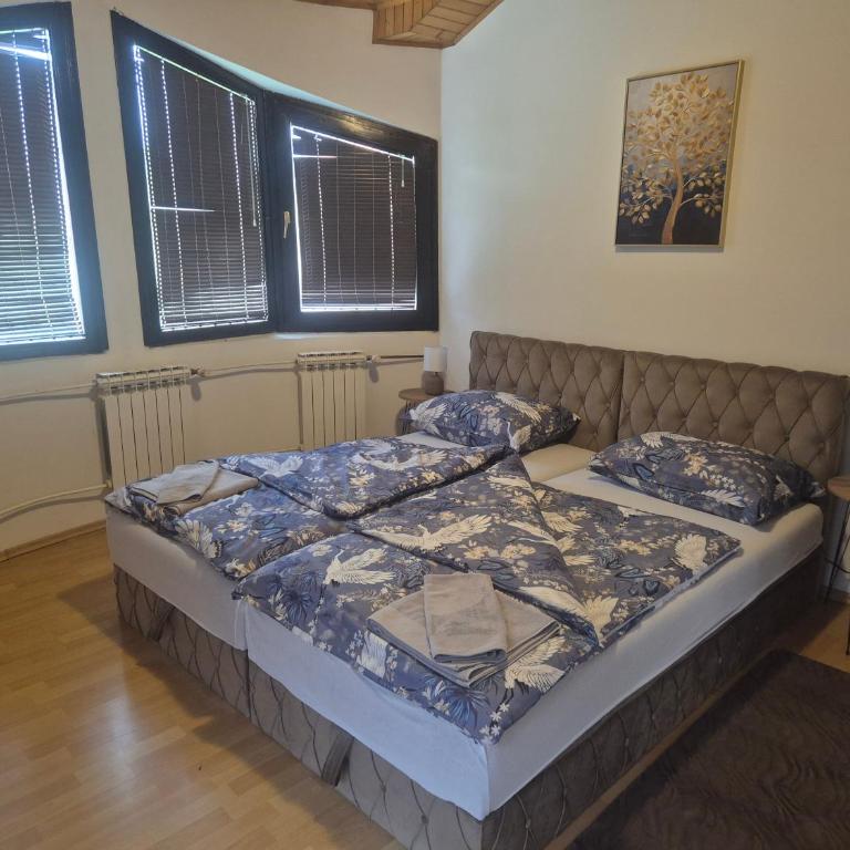 Bella holiday home Komadić prirode,mira,pravoga sela u neposrednoj blizini centra Banjaluke 4 km Garaža 4 sobe - Vila - 16